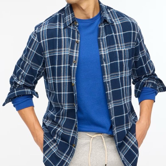 New JCrew flannel shirt in blue plaid.Xl - Picture 2 of 6